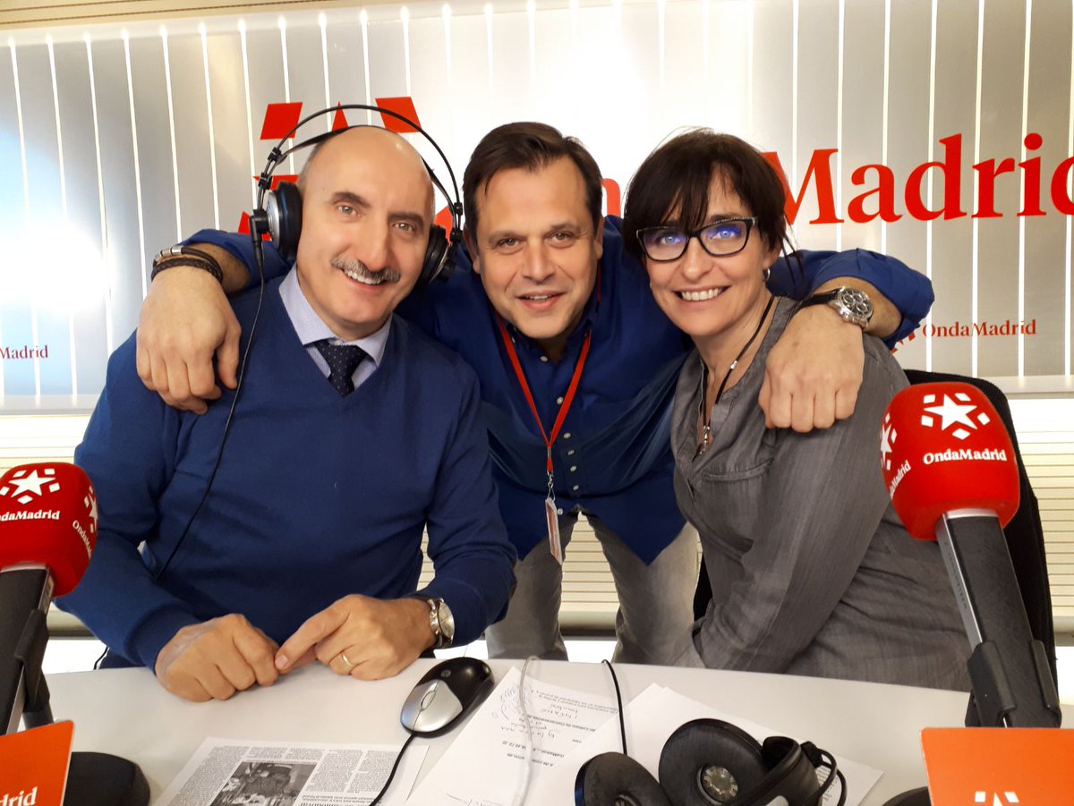 BuenosDiasOM's tweet photo. El #MWC2018 , la realidad virtual, Telemedicina, coches conectados..... no es el futuro, ya está aquí y nos lo cuenta Alberto Burguillo @EnredadosOM en directo con @alipioguteirrez @Begonatormo https://t.co/6s4P2A7gHm