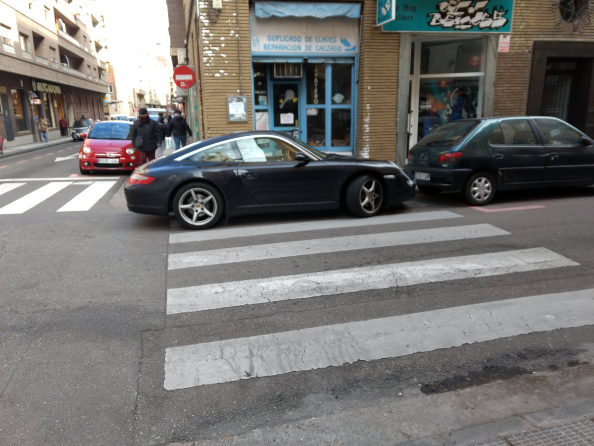 Hola, tengo un Porsche y me la pela donde aparcar.
