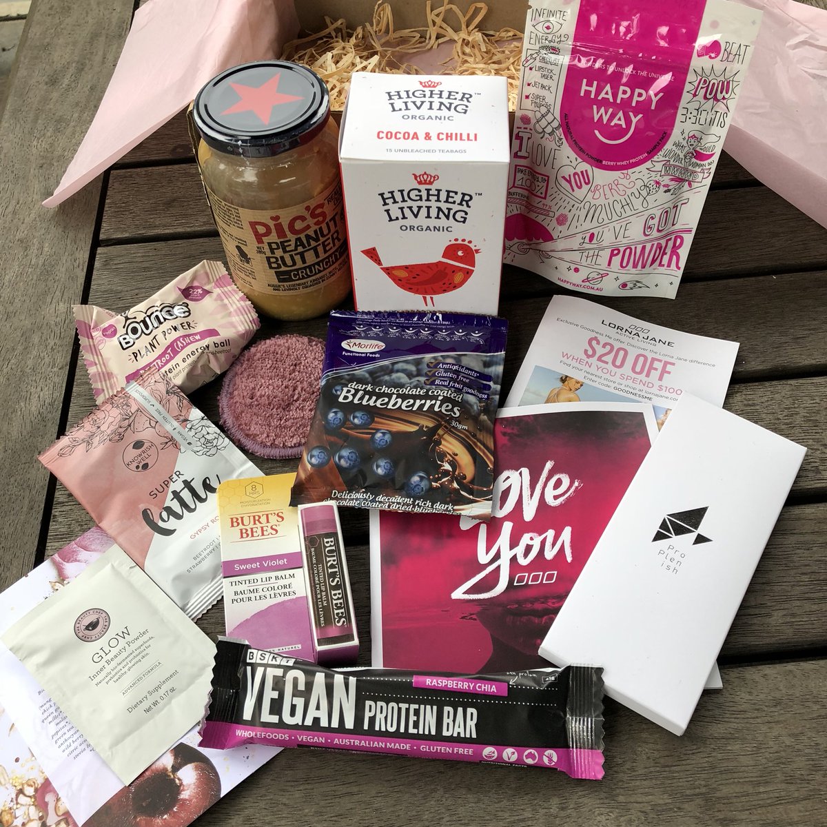 RudiLandmann's tweet photo. So a highlight of my day was opening this box of goodies from @GoodnessMeBox — an edition personally curated by @LornaJaneActive ! A $20 LJ voucher means the box was basically free, right??? 😊 #lornajane #movenourishbelieve #thisisactiveliving #goodnessmebox #goodnessmepickme https://t.co/jurDAIfvx0