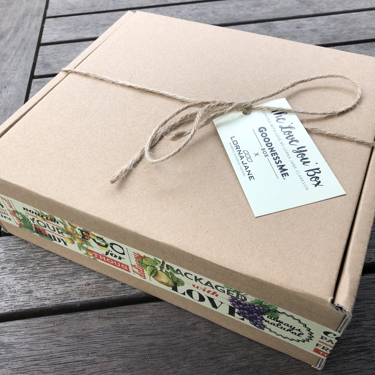 RudiLandmann's tweet photo. So a highlight of my day was opening this box of goodies from @GoodnessMeBox — an edition personally curated by @LornaJaneActive ! A $20 LJ voucher means the box was basically free, right??? 😊 #lornajane #movenourishbelieve #thisisactiveliving #goodnessmebox #goodnessmepickme https://t.co/jurDAIfvx0