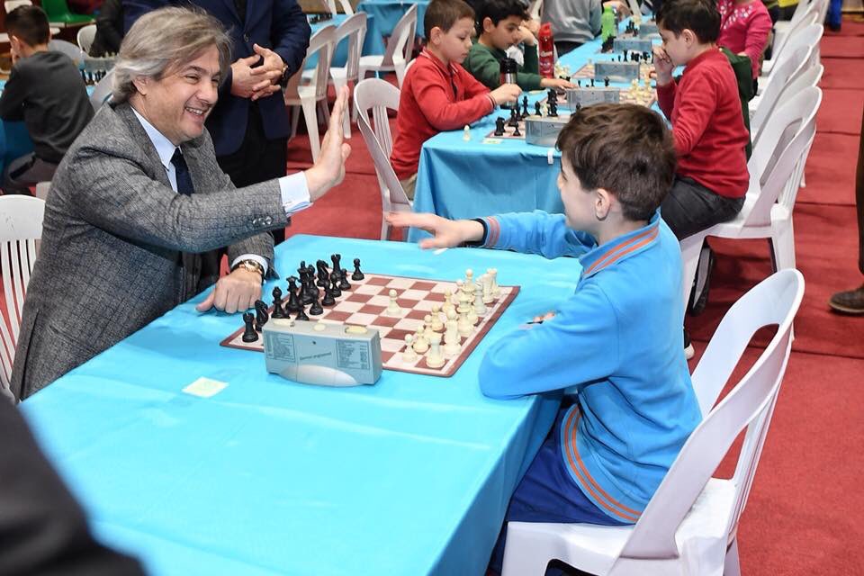CozumBeyoglu's tweet photo. Genç Zihinlerin kıyasıya mücadele ettiği, 3. Beyoğlu Okullar Arası Satranç Turnuvası başladı. @AhmetMisbah https://t.co/YUCyg9bPJ1