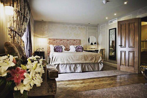 TheDraytonCourt's tweet photo. LIKE AND RETWEET - For a chance to win a one night stay in one of our luxurious suites including delicious Afternoon Tea in our relaxing Drawing Room! Winner will be announced Friday 2nd March! T’s &amp; C’s apply! #BeautifulBedroomsByFullers https://t.co/osDEAfxGnu