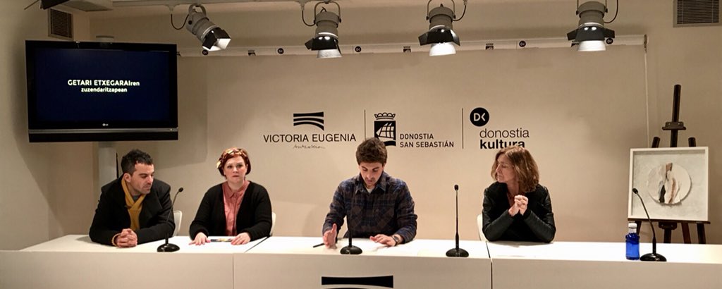 xakeprodukzioa's tweet photo. 18. Donostia Antzerki Saria irabazi dugu! Oso pozik gaude! Eskerrik asko guztioi! Martxoaren 27an berriz ikusteko aukera izango duzue! https://t.co/SDtilqZ4yG