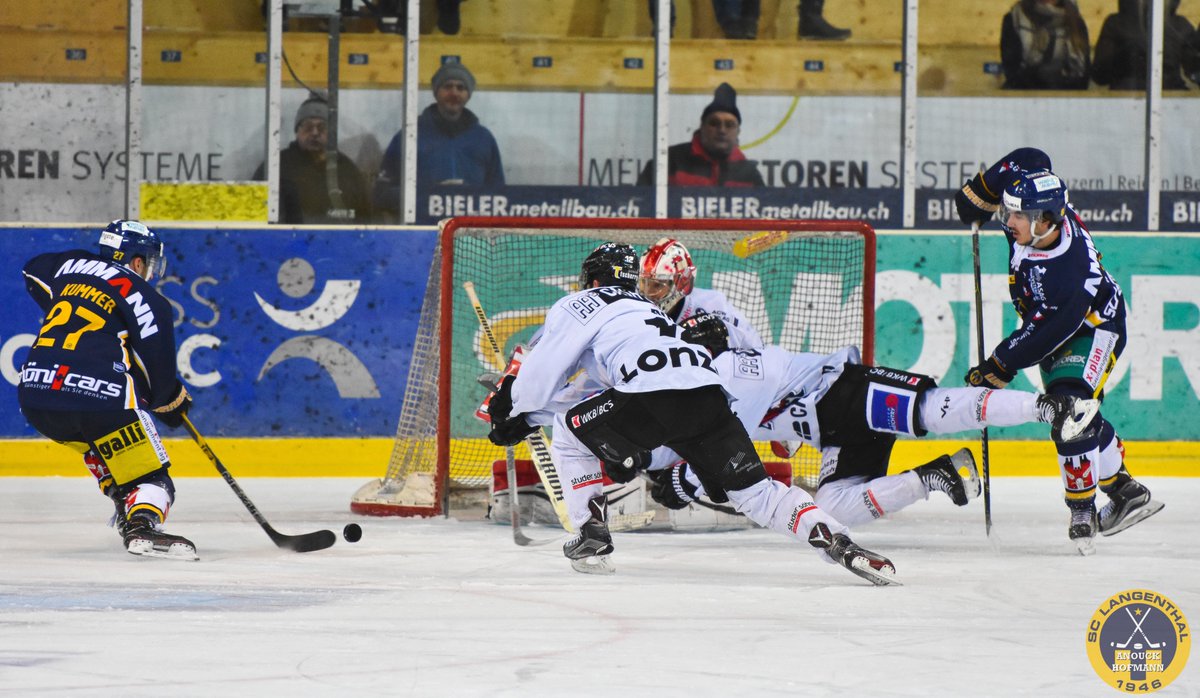 seit1946's tweet photo. #Gameday! Weiter geht's in den #Playoffs gegen den @EHCVisp - der #SCL will heute das #Rebreak schaffen und die Serie ausgleichen! Auf geht's Jungs! 💛💙#CRUNCHTIME #HoppSCL #ÜsiStadtÜsiMannschaft #SwissLeague https://t.co/fiKrT2bcXt