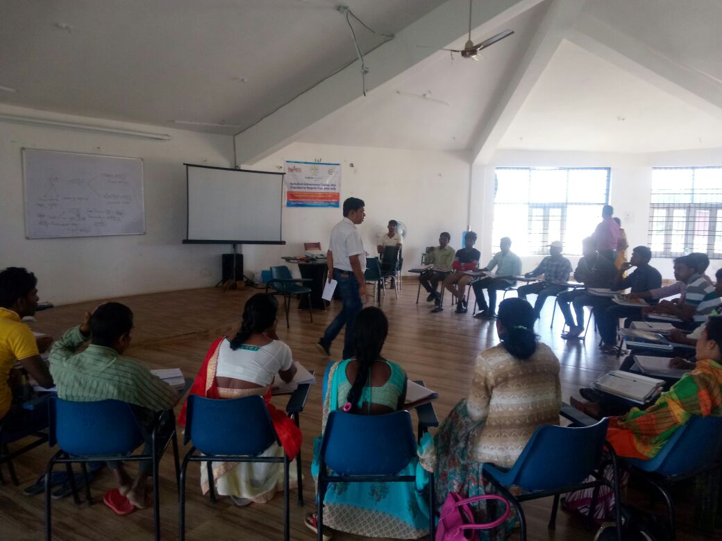 TRIFoundation's tweet photo. #TRI conducted 3-day Business Planning Training session for 20 Agriculture Entrepreneurs (AEs) of #Raidih #Gola &amp; #Torpa Block #Jharkhand. At our Centre Of Excellence (COE), Alok Kumar Sahu~Trainer from #Brainstem gave training on how AEs can develop their business plans
@AgriGoI https://t.co/XbCMGXEvvm