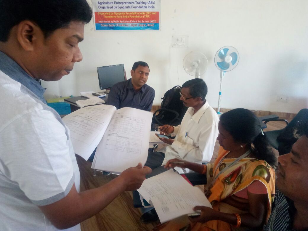 TRIFoundation's tweet photo. #TRI conducted 3-day Business Planning Training session for 20 Agriculture Entrepreneurs (AEs) of #Raidih #Gola &amp; #Torpa Block #Jharkhand. At our Centre Of Excellence (COE), Alok Kumar Sahu~Trainer from #Brainstem gave training on how AEs can develop their business plans
@AgriGoI https://t.co/XbCMGXEvvm