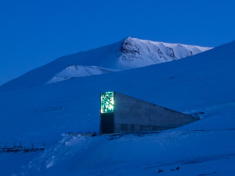 On its 10th anniversary, the Svalbad Global Seed Vault tops 1 million unique crop varieties deposited during the last decade. #SeedVault10 <a href="/CropTrust/">The Crop Trust</a> bit.ly/2CpIJvW