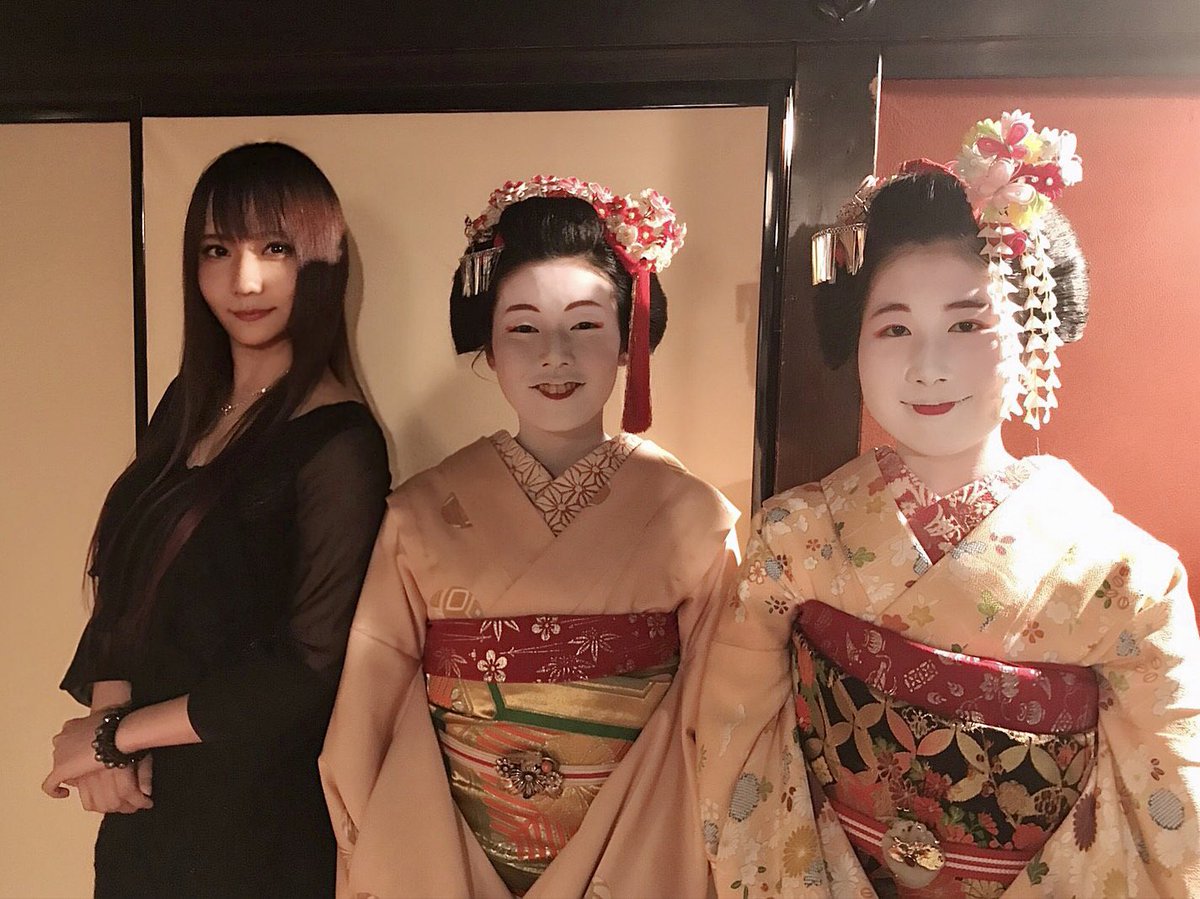 黒川さや花 Pa Twitter 京都の老舗 一力亭 さんにて会合 美味しい料理と舞妓はんの舞とお座敷遊びをたっぷりと堪能した W 16歳の舞妓見習い 菜乃葉ちゃんと あす佳ちゃんとても素敵だった 京都 祇園 一力亭 未来の舞妓はんと 斜め角度オバポーズ 黒川さや花 Pa Twitter 京都の老舗 一力亭 さんにて会合 美味しい料理と舞妓はんの舞とお座敷遊びをたっぷりと堪能した W 16歳の舞妓見習い 菜乃葉ちゃんと あす佳ちゃんとても素敵だった 京都 祇園 一力亭 未来の舞妓はんと 斜め角度オバポーズ