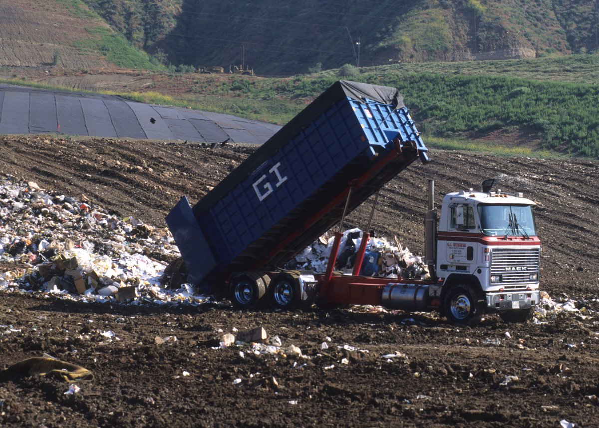 CDG_dragon's tweet photo. The current waste management technology in China and Thailand, most of the domestic and agricultural waste are incinerated or buried at plants and landfills, which renders the waste un-reusable potentially damages the environment
and health if not handled properly.
#CDG #OXALOR https://t.co/fYm0GhwI3f