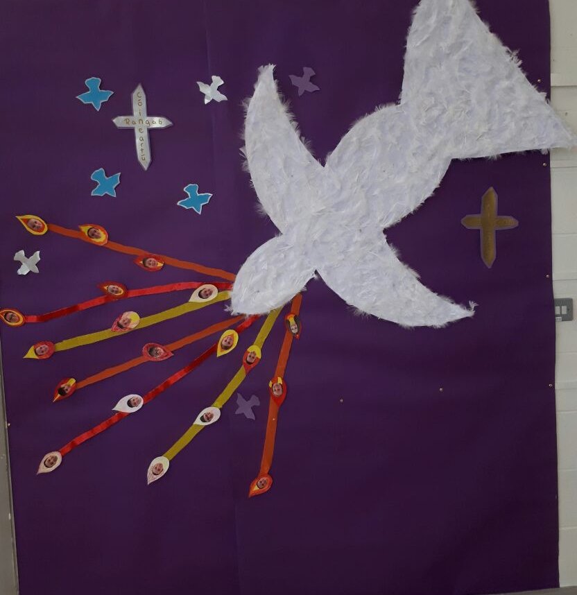 guifhiaich's tweet photo. Comhghairdeas mór le Rang 6 inniu ar lá bhur gCóineartú. Tá súil againn go mbeidh lá álainn agaibh le bhur gclann. #confirmation2018 #cóineartú https://t.co/ksMrpUIVIx