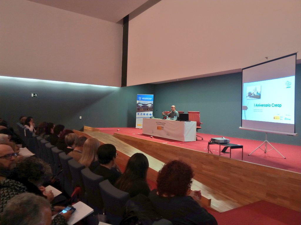 Creap_Valencia's tweet photo. El psicólogo #LeonelDozza nos habla sobre #AcompañamientoTerapéutico en la jornada #InnovaciónSMCreap: "El trabajar 'fuera' es ese 'dentro', que es la comunidad" https://t.co/e7coqpO4Gf