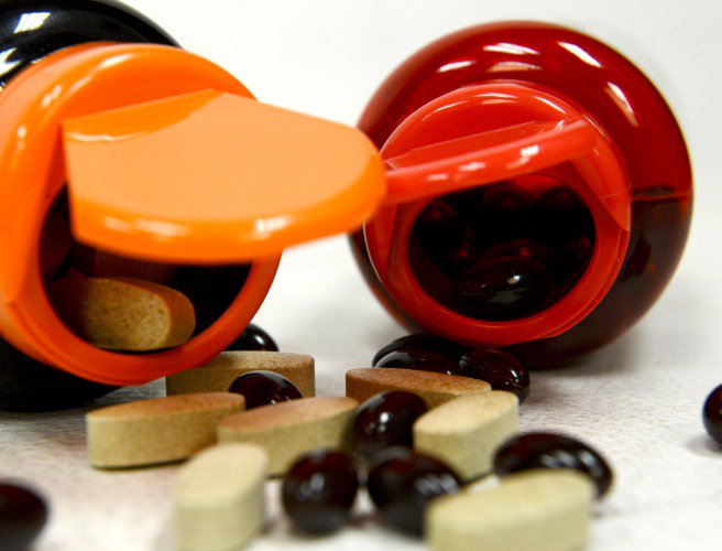 LunchtimeLiveNT's tweet image. There are reports in the UK of school students being bought sports supplements by their coaches.

@ciarakellydoc will be talking to @CoachOppermann about the safety of supplements.

What do you think?