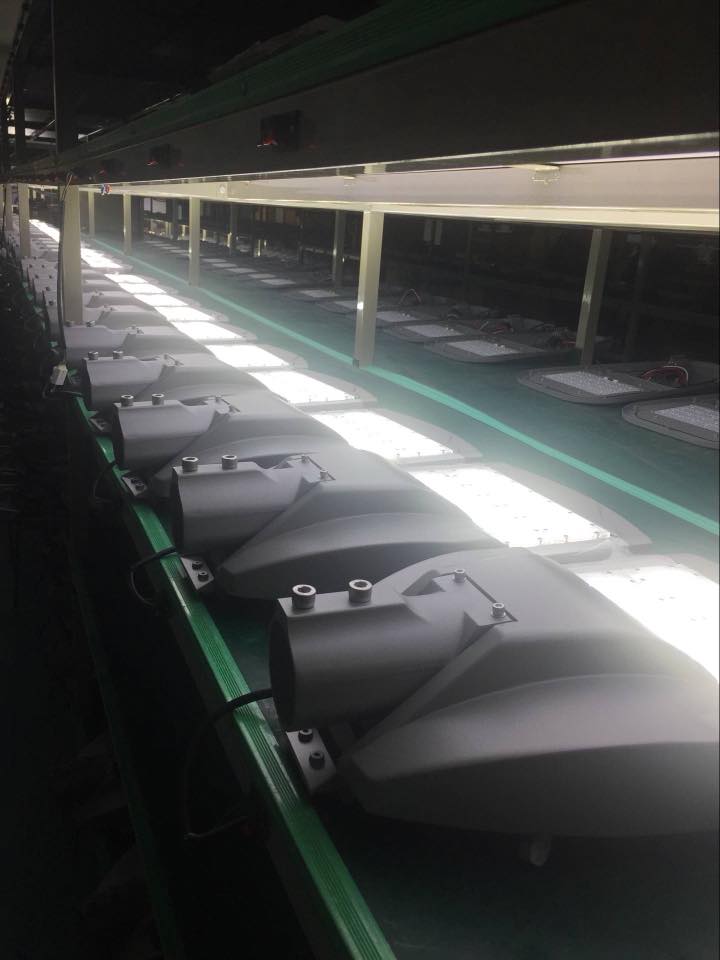 FreyaKulon's tweet photo. 🎤👨‍🎤🏃‍♂️🏃‍♀️We are all back to work from the Chinese New Year holiday now...
If anyone have any interests in below LED street lights?🧐 https://t.co/MmT4t07Qgh