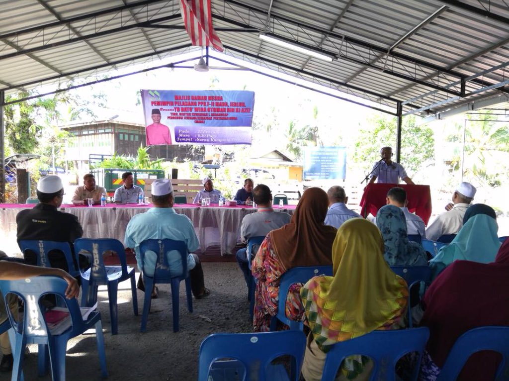 fizaarose's tweet photo. Majlis perjumpaan YB Dato' Wira Othman b. Hj Aziz bersama ketua unit &amp; peladang di Kg Teluk Tui, PPK F-II Jerlun.
#madamabeles 
#madawil2 https://t.co/PjCXTzICVu