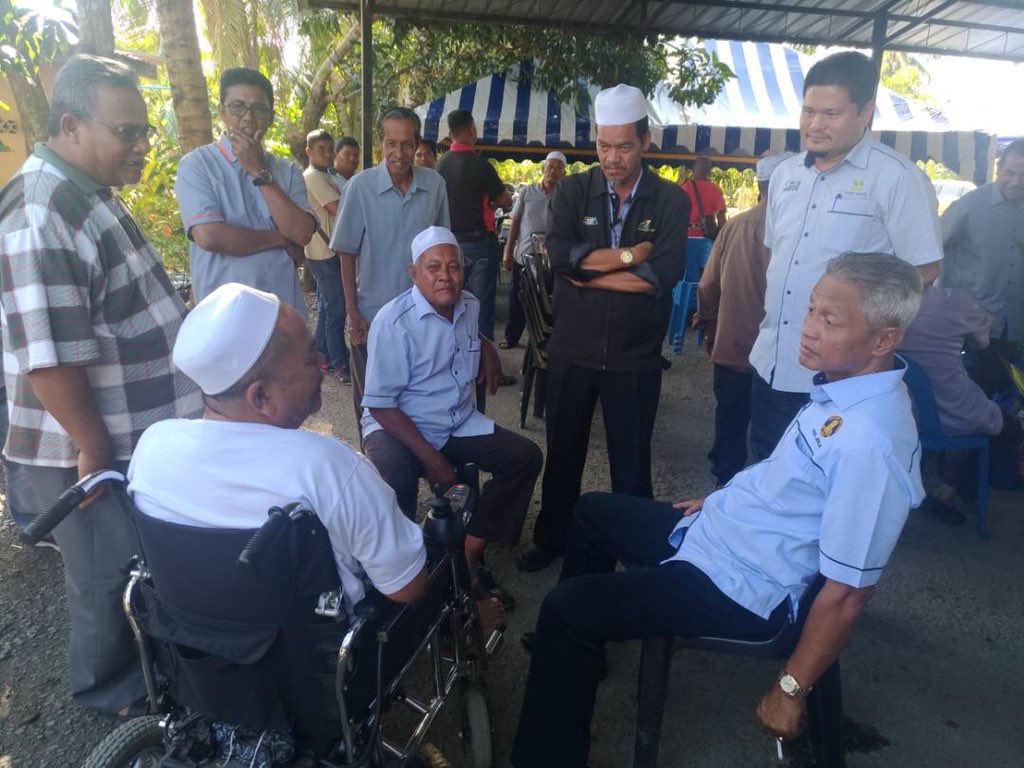 fizaarose's tweet photo. Majlis perjumpaan YB Dato' Wira Othman b. Hj Aziz bersama ketua unit &amp; peladang di Kg Teluk Tui, PPK F-II Jerlun.
#madamabeles 
#madawil2 https://t.co/PjCXTzICVu