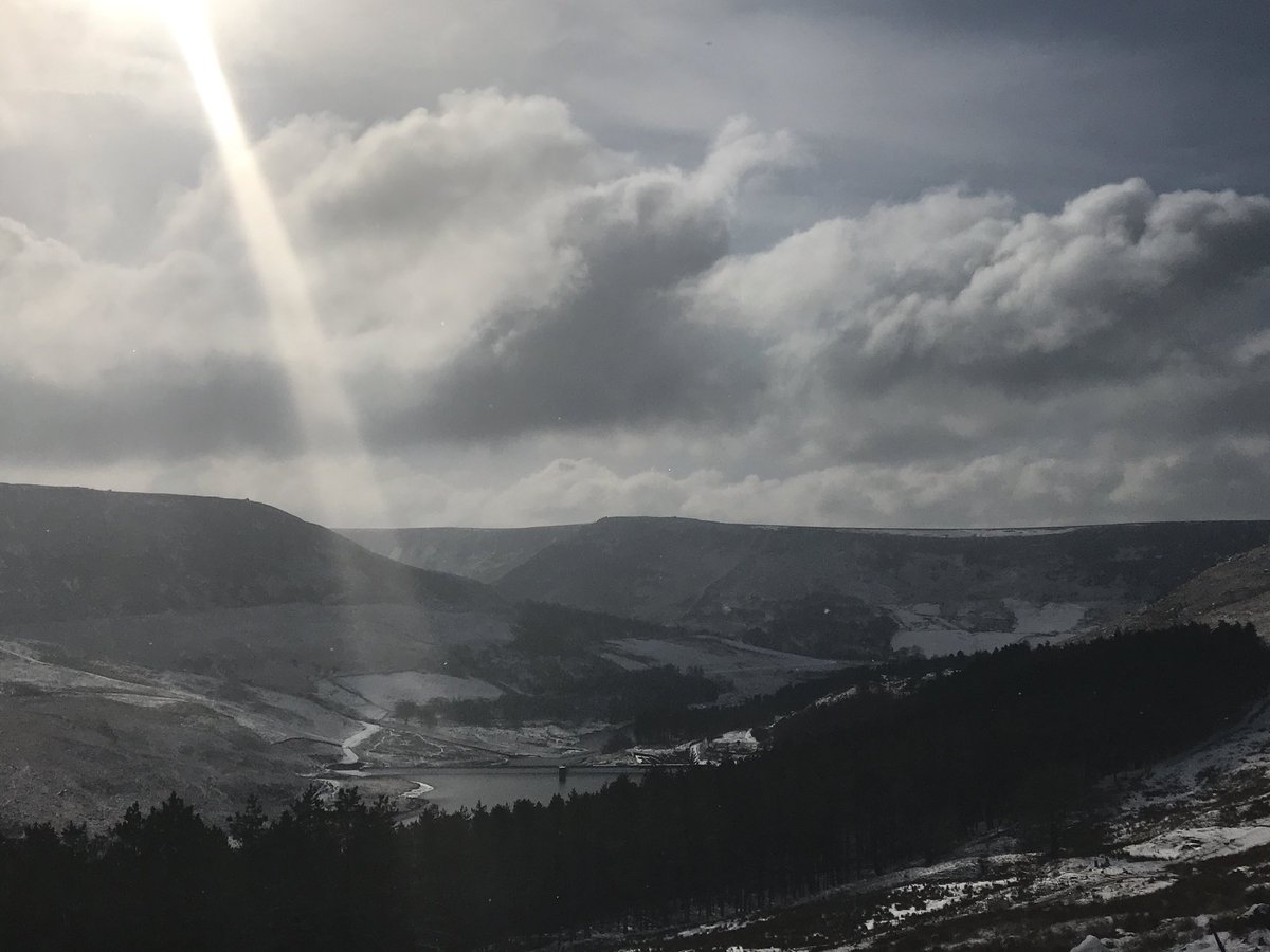 saddleworthlife's tweet photo. Views from above Dovestone area of Greenfield this morning. Reporter: Stuart Littleford. https://t.co/V7Y3ypyZsm