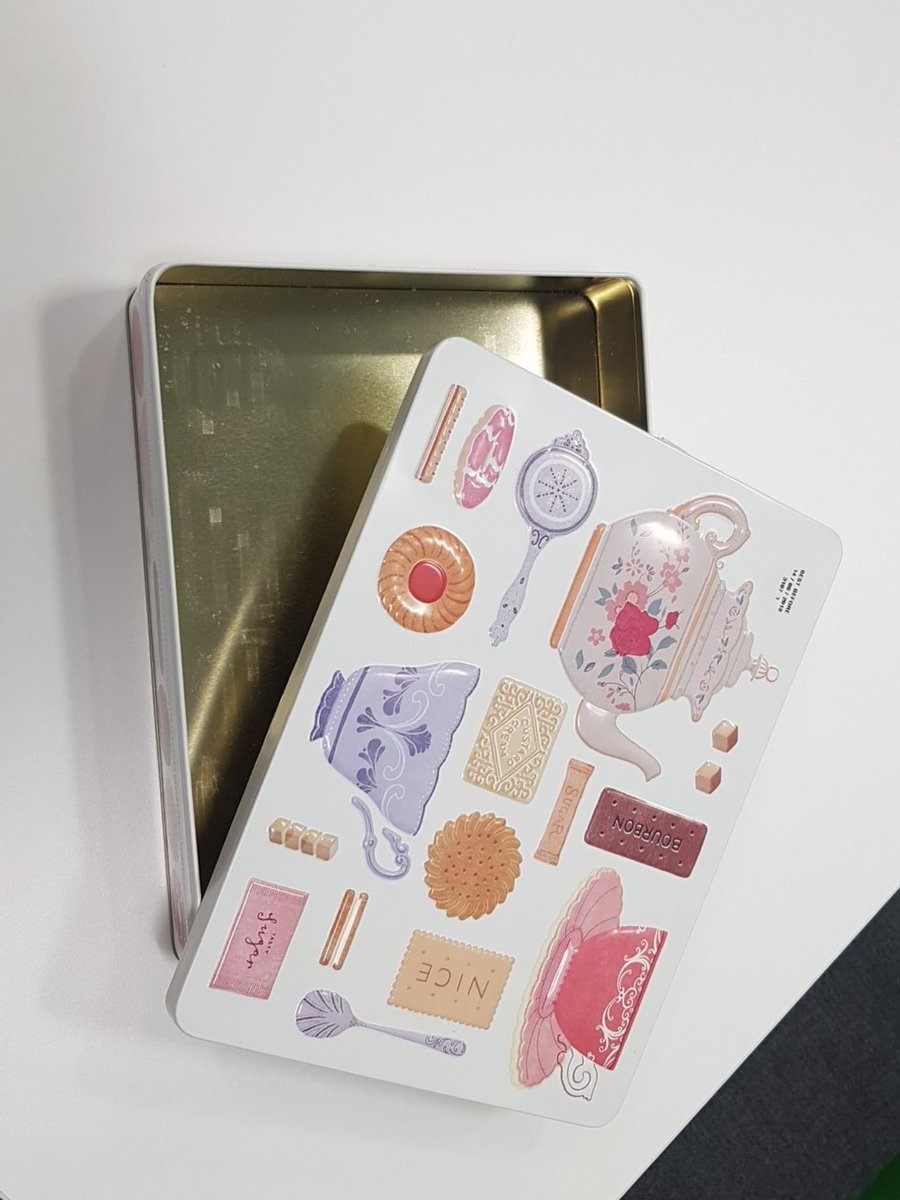 Kinahm22's tweet image. In a few minutes' time, we'll be sharing with you what the real world thinks are the "magic ingredients that help you to learn" they will be put in our cake tin for the best cake ingredients! #RCOTlearning18