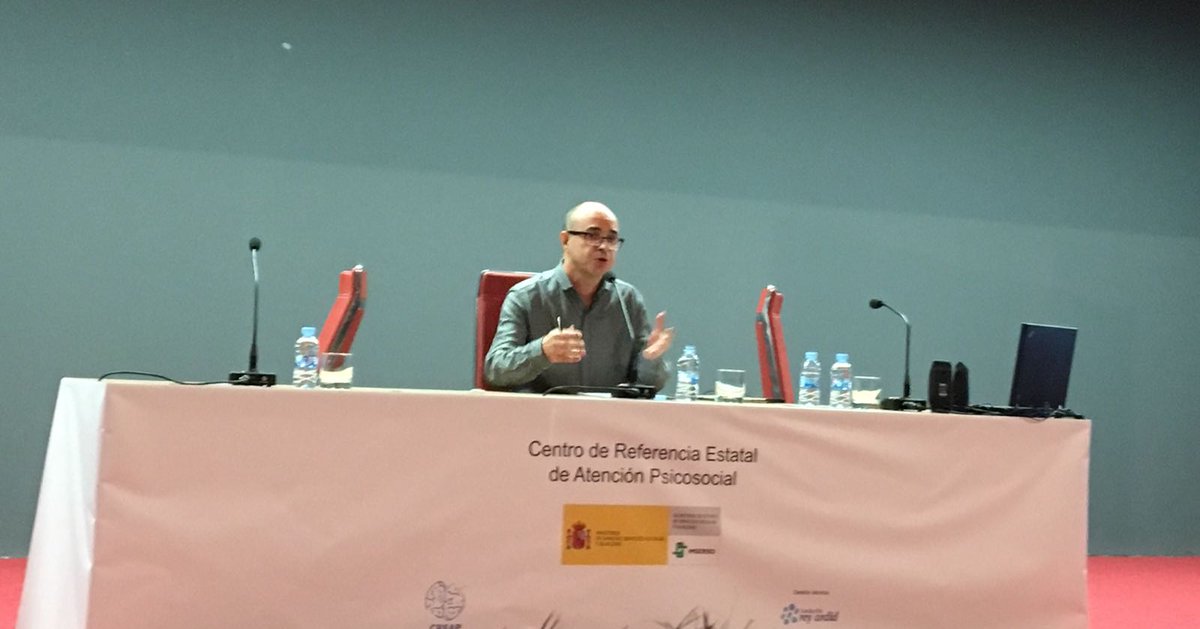 fintras's tweet photo. #LeonelDozza sobre #AcompañamientoTerapéutico "atendemos a las personas allá donde viven, en la comunidad" #Jornada #InnovaciónSMCreap https://t.co/uy52d7JX8X