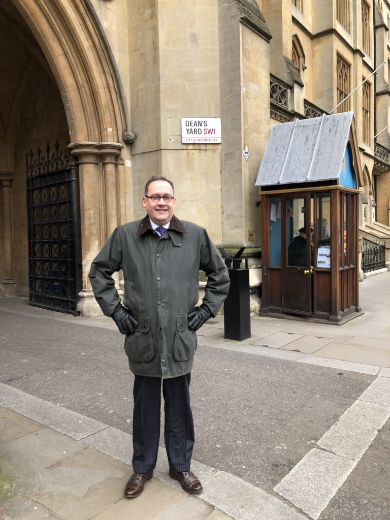 WashUChancellor's tweet photo. I found the #DeansYard! #LSAinLondon https://t.co/mXFnfdBu3s