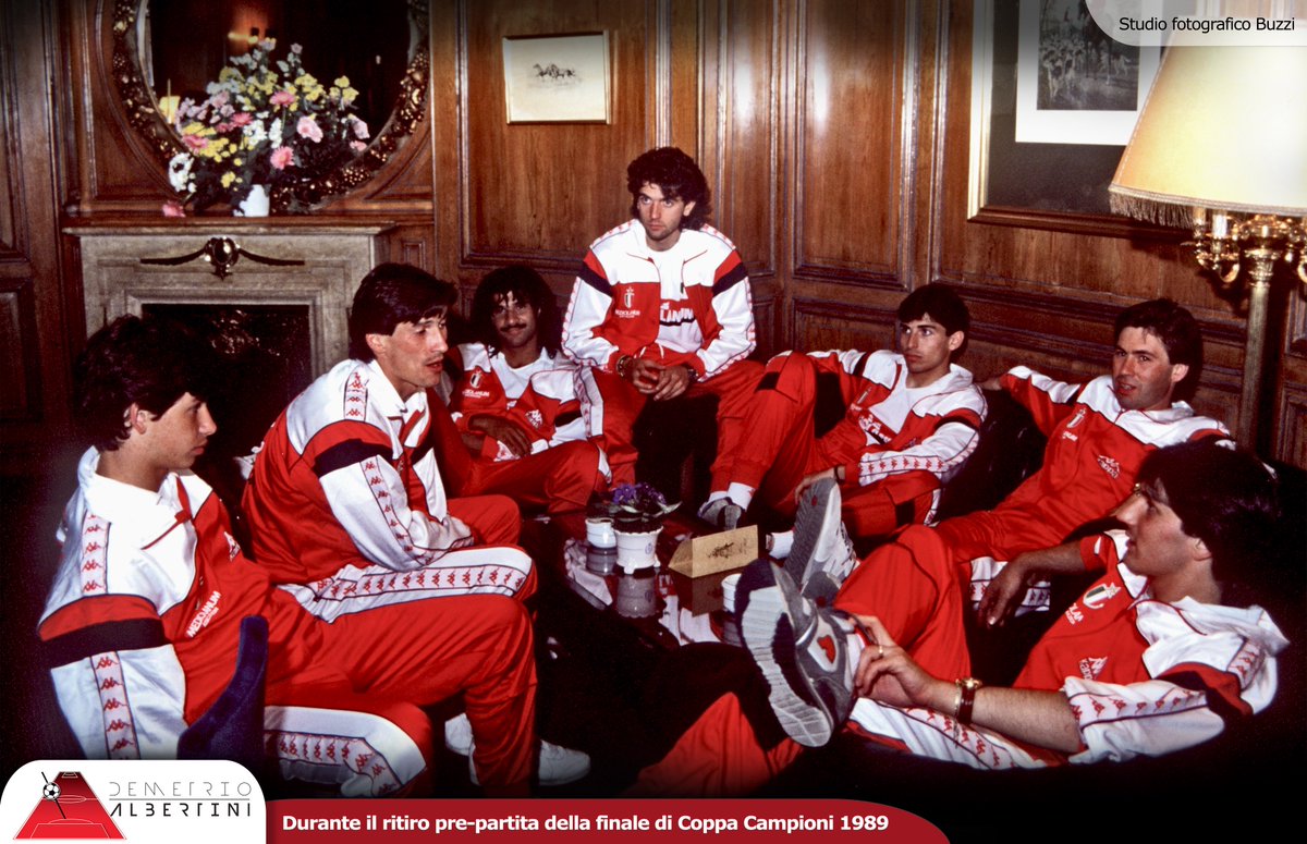 DemetrioAlbe's tweet photo. #MyWay ✨
📷 Immagine storica del raduno pre-finale #Milan vs #SteauaBucarest ⚽️ (#Albertini, #Pinato, #Gullit, #Viviani, #Antonioli, #Ancelotti, #Bianchi)
🗓 #CoppaCampioni 🏆 1988/1989

[Studio fotografico #Buzzi] 
 #Dema4 @Dema4Agency https://t.co/YXsQQzULtt