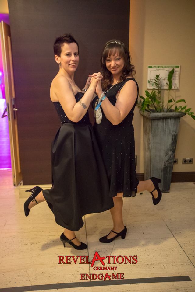 Sollyfine's tweet image. Photoshoot before and during #RevelationsEndgameGER Glamour-Party w/ @OceansWithin and our beautiful ISABEL :) #pllcon #fun #dancing