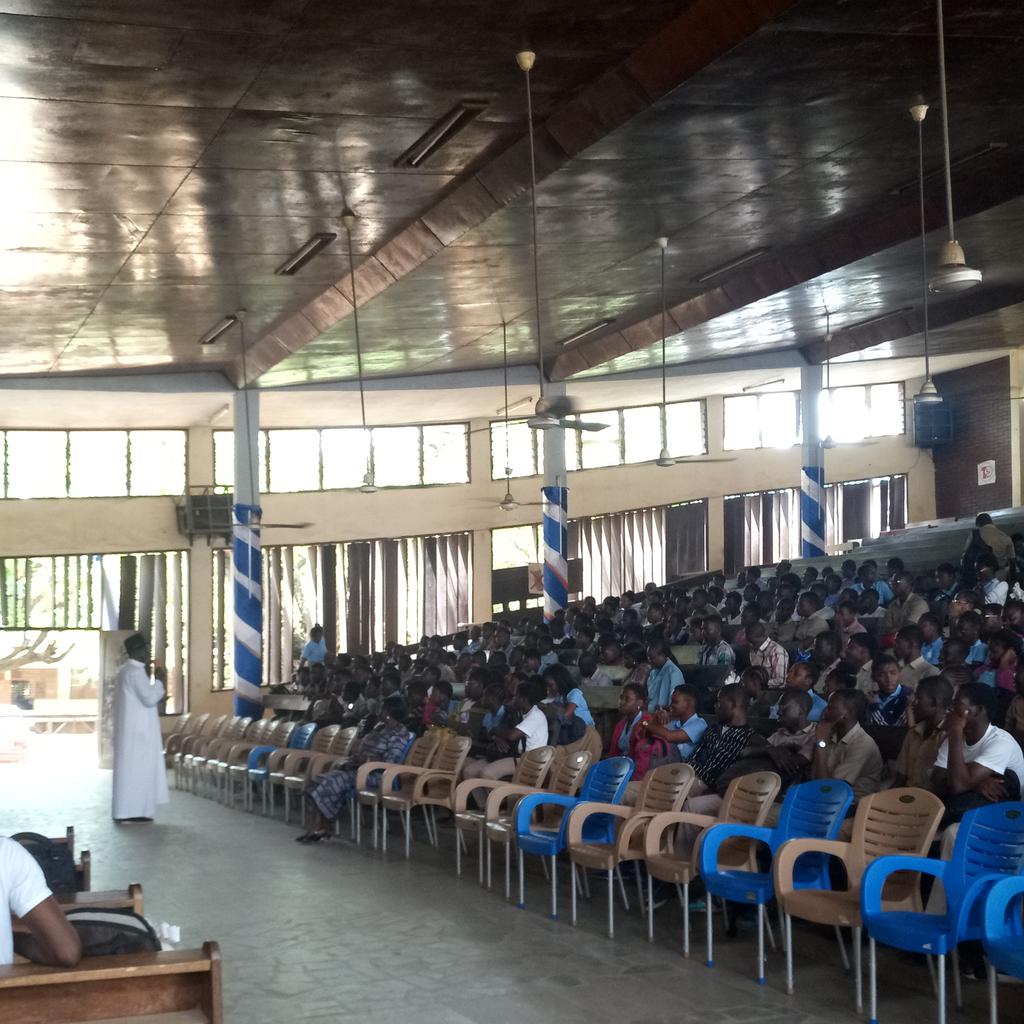 minodoo228's tweet photo. Ce matin, nous sommes au Collรจge Protestant de Lomรฉ Tokoin, pour le @Sidtogo pour รฉchanger autour du thรจme : " Crรฉer, Connecter, partager le respect : un meilleur internet commence par vous " #Sidtg #Sid18 #sid2018 #Tgtech #team228 https://t.co/dDbw0FmmzU