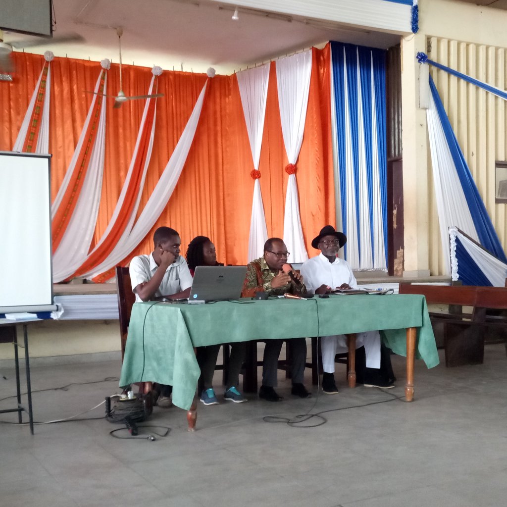 sidtogo's tweet photo. #SIDTG Mots d'ouverture du directeur du Collรจge Protestant de Lomรฉ - Tokoin. #SID18 #TgTech #Team228 https://t.co/VOKTrmDODB