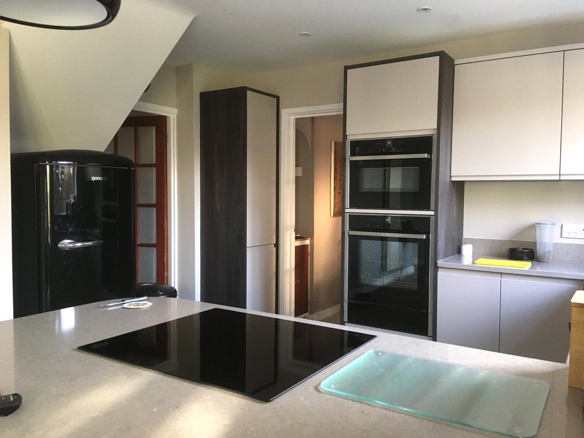 algarvegranite's tweet photo. Beautiful installation in @crlstone Sahara. Give us a call on 01604 756465 or visit https://t.co/wF0Hdhc3pj to see how we can help you with your own dream worktops.
#dreamkitchen #crlstone #quartz #interiordesign #dreamworktops #stylishkitchen #kitcheninspo #interiorinspo #sahara https://t.co/SjqAJmyXAh
