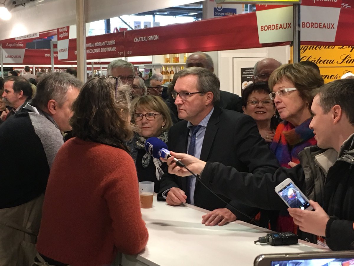 germinalpeiro's tweet photo. Visite des stands des producteurs périgourdins en compagnie des élus départementaux et de la presse locale au #SIA2018 #Dordogne #perigord https://t.co/0tOC4yxI1j
