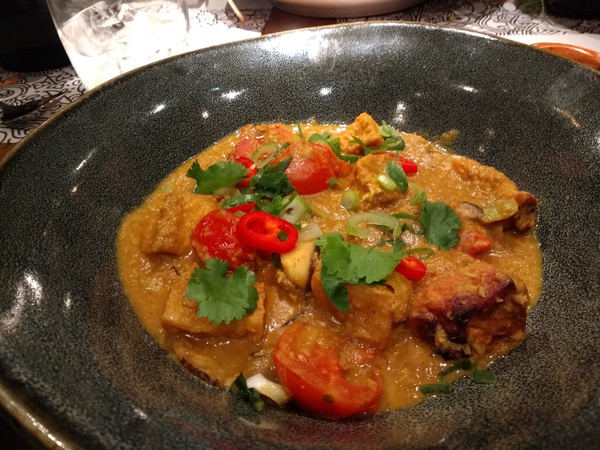 Ohlittlecoconut's tweet photo. Delicious vegan food that erm tasted like vegan food @wagamama_uk with the fab @MetMUnch gang last night #food #delicious #metmunch https://t.co/o8aypZMs5f
