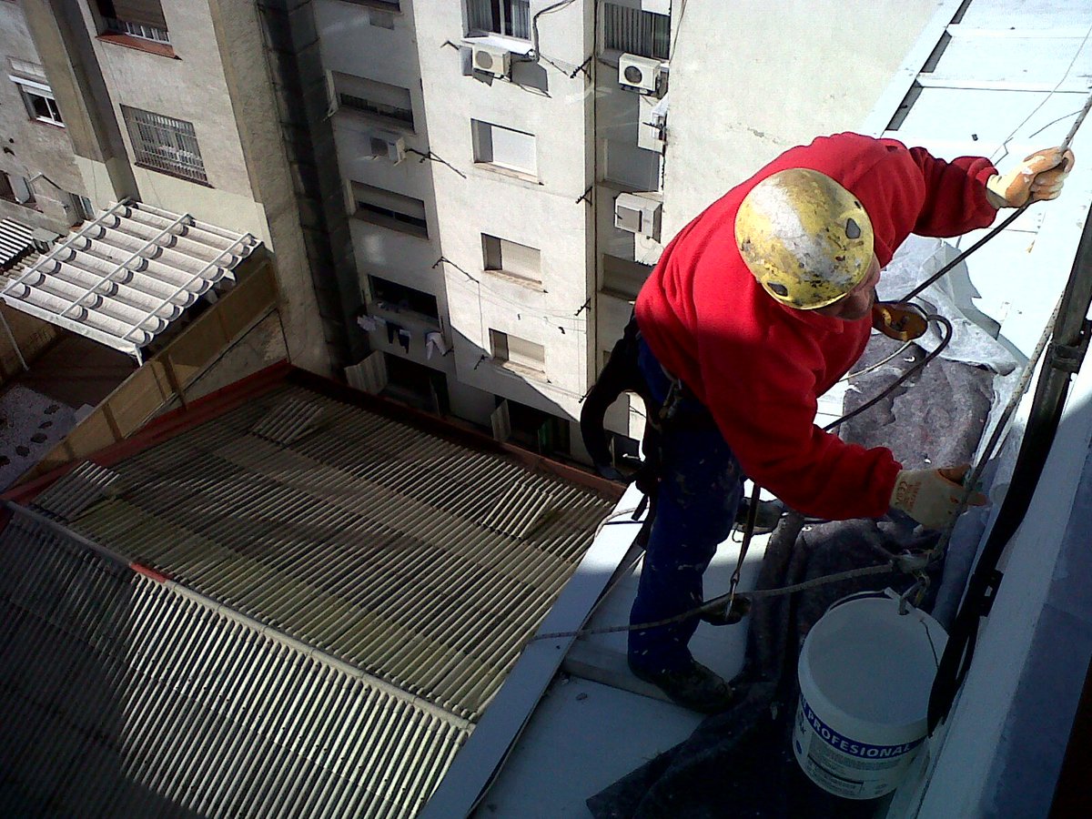 AREAOBRAS's tweet photo. Tomemos conciencia de la importancia de la #seguridad en el trabajo. En @AREAOBRAS lo tenemos muy claro, y tomamos las medidas necesarias y exigimos a nuestros chicos a cumplirlas @tomemosconciencia #seguridadeneltrabajo https://t.co/6r19Iim4II