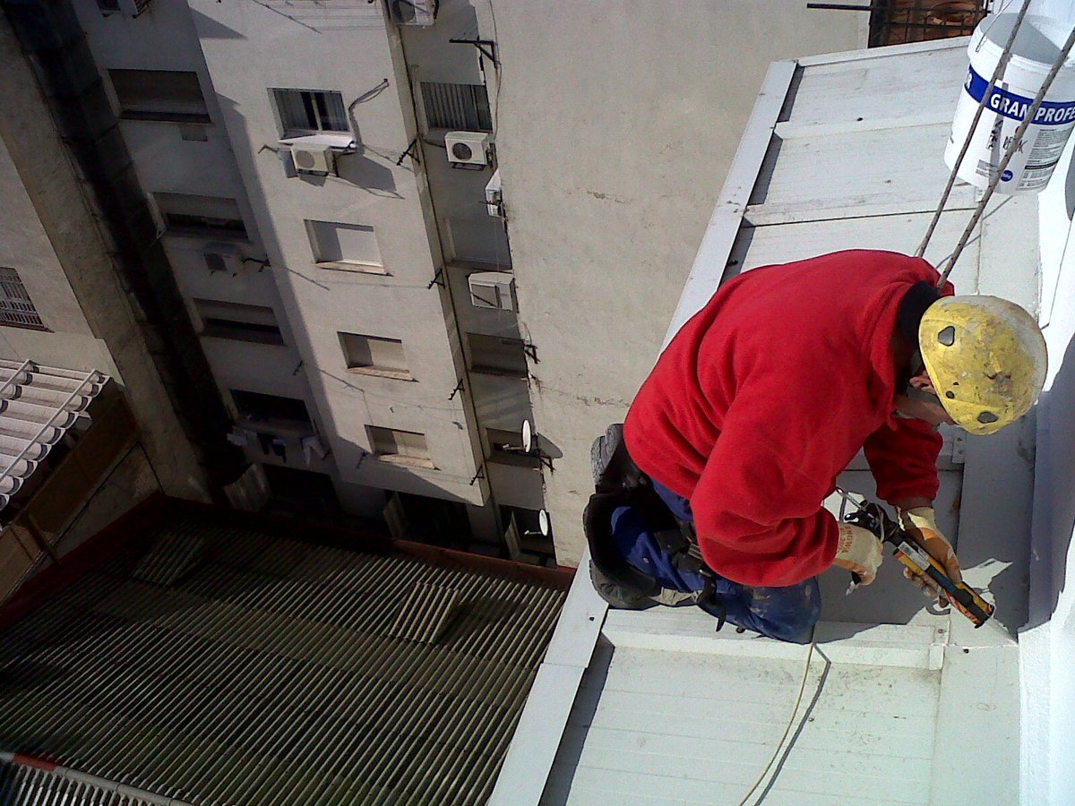 AREAOBRAS's tweet photo. Tomemos conciencia de la importancia de la #seguridad en el trabajo. En @AREAOBRAS lo tenemos muy claro, y tomamos las medidas necesarias y exigimos a nuestros chicos a cumplirlas @tomemosconciencia #seguridadeneltrabajo https://t.co/6r19Iim4II