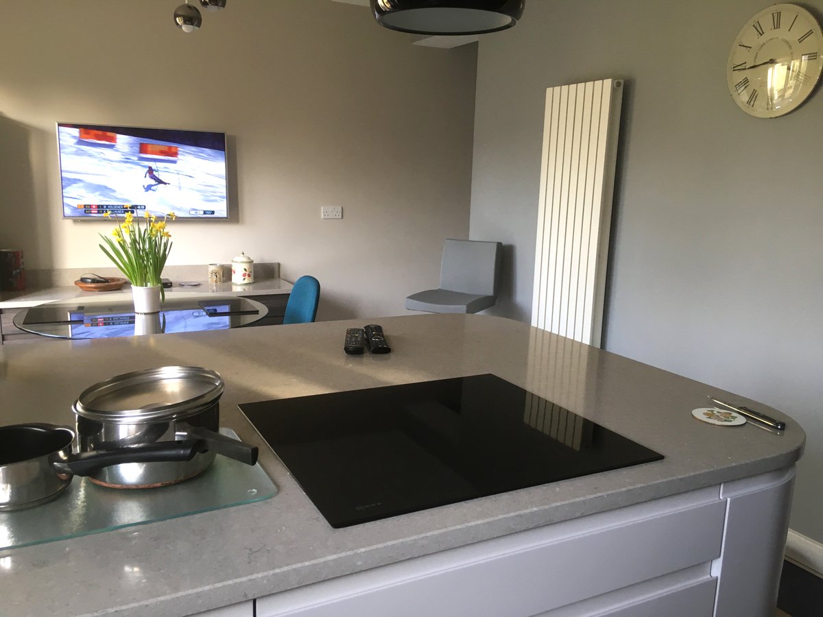 algarvegranite's tweet photo. Beautiful installation in @crlstone Sahara. Give us a call on 01604 756465 or visit https://t.co/wF0Hdhc3pj to see how we can help you with your own dream worktops.
#dreamkitchen #crlstone #quartz #interiordesign #dreamworktops #stylishkitchen #kitcheninspo #interiorinspo #sahara https://t.co/SjqAJmyXAh