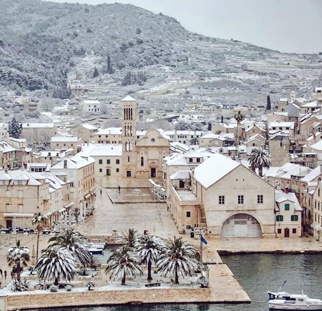 Balkanist's tweet image. Rare snowfall in sunny Hvar. (photo via @CroatiaWeek) 

---------------------
