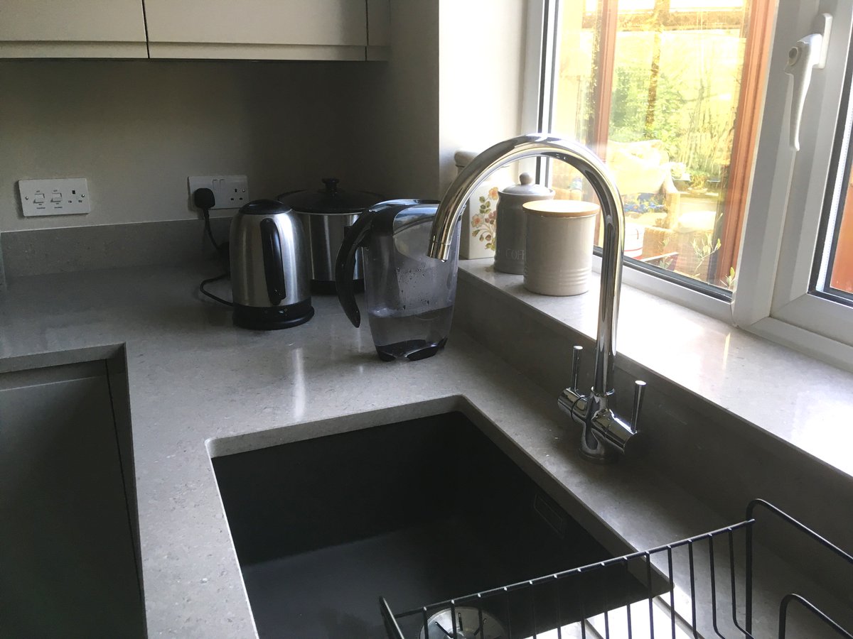 algarvegranite's tweet photo. Beautiful installation in @crlstone Sahara. Give us a call on 01604 756465 or visit https://t.co/wF0Hdhc3pj to see how we can help you with your own dream worktops.
#dreamkitchen #crlstone #quartz #interiordesign #dreamworktops #stylishkitchen #kitcheninspo #interiorinspo #sahara https://t.co/SjqAJmyXAh