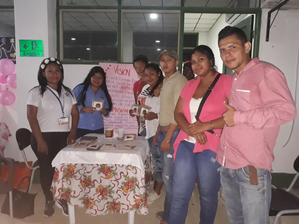 UNNCOL's tweet photo. Culminamos curso de mercadeo con diferentes jóvenes del Municipio del Bagre donde tuvimos la oportunidad de tener diferente tiendas.
Ventas de cachama y tilapia,servicios de logística,tienda accesorios de celular y Ventas de comida rápida @SBDIR_SENACFMA @SenaCfma @CFMA_VB https://t.co/Z2xVGktgNx