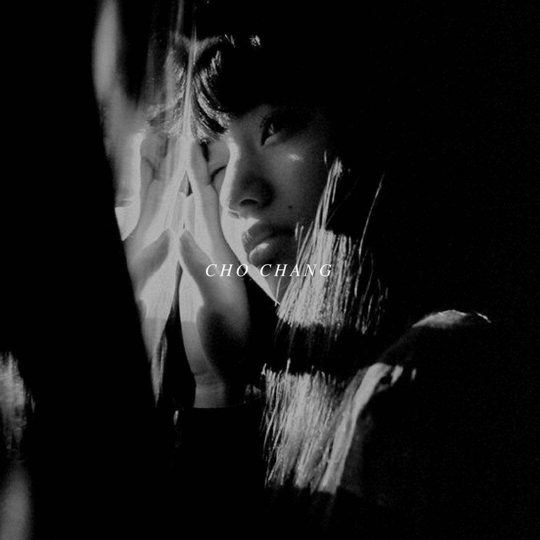 MundoMagico_Boo's tweet image. ✫  .   ˚  ✷ ∫ Ｂｕｓｃａｍｏｓ ａ :

— Cho Chang.

˚ . ✶ Ravenclaw. 

˚ . ✶ Sangre Pura o mestiza. (Según trama.)

¿ Rt ? #Bumbadaboo