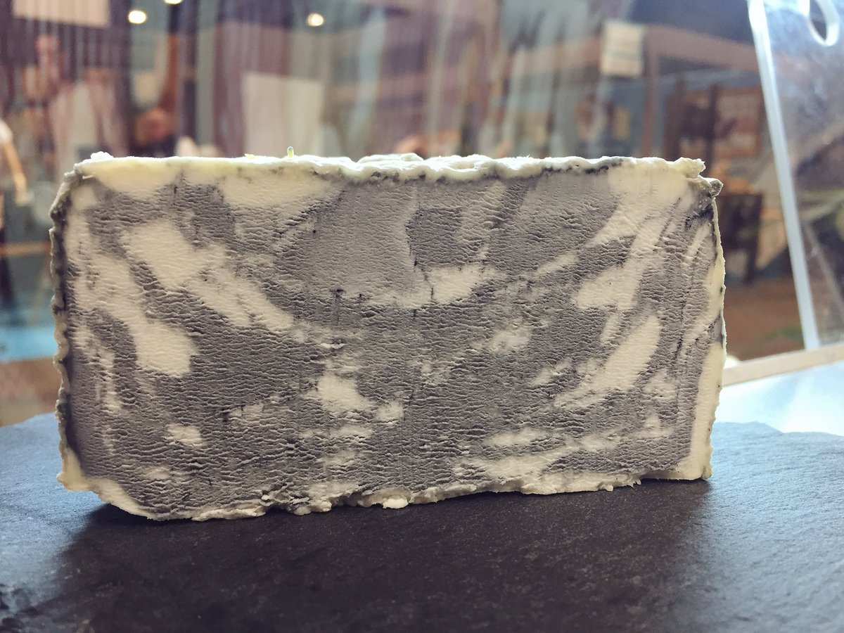 SalonduFromage's tweet photo. Être crémier-fromager c’est aussi être #artiste 👩‍🎨🎨 Direction le #salondufromage pour découvrir ces fromages plus beaux (et surtout bons) les uns que les autres ! 😍 https://t.co/3KPhVcYcny