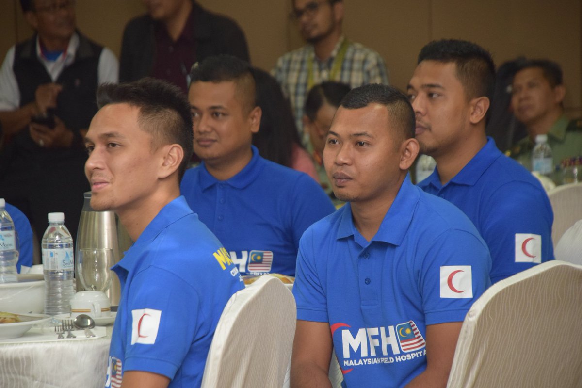 MINDEFMalaysia's tweet photo. Petugas Tim Operasi STARLIGHT-1 iaitu Kumpulan Pertama Angkatan Tentera Malaysia (ATM) yang akan menabur bakti dan bantuan kemanusiaan bagi membantu pelarian Rohingya di Hospital Medan Malaysia (HMM) Coxs Bazar, Bangladesh.
#PerkasaPerwira
#negarakuprihatin
#tearsforrohingya https://t.co/xKScWk6gcu