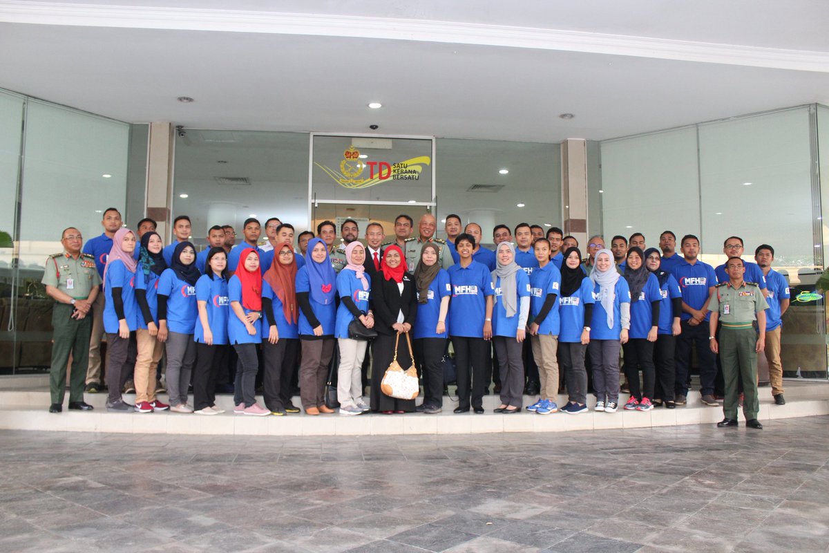 Petugas Tim Operasi STARLIGHT-1 iaitu Kumpulan Pertama Angkatan Tentera Malaysia (ATM) yang akan menabur bakti dan bantuan kemanusiaan bagi membantu pelarian Rohingya di Hospital Medan Malaysia (HMM) Coxs Bazar, Bangladesh.
#PerkasaPerwira
#negarakuprihatin
#tearsforrohingya