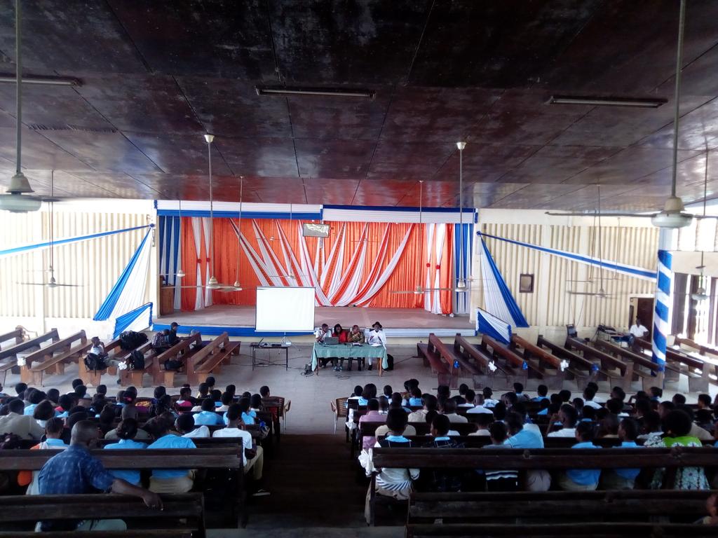 noble_akonu's tweet photo. Dรฉbut du SAFER Internet Day au Togo avec les communautรฉs @minodoo228 Et #NTIC4Dev #SIDTG, #SID18, #SID2018, #tgtech, #team228 https://t.co/MB8uKhiv5x