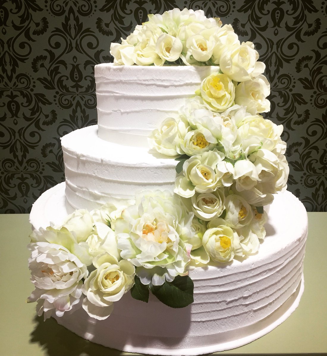 MugBakery's tweet photo. La wedding season di Mug si sta dolcemente riempiendo: tante bellissime torte e cupcake tower da progettare!
Se volete chiederci un preventivo per il vostro matrimonio, questo è il momento giusto!
Passate di qui, chiamateci allo 040-9660293 o mandate una mail a info@mugbakery.com https://t.co/76LkzNfyOP