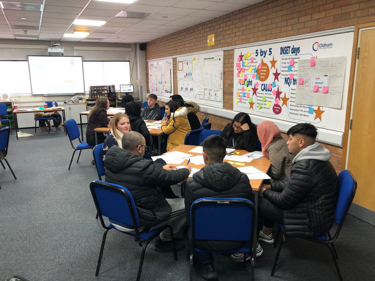 OSFC_Info's tweet photo. Business Students taking part in the ‘building a personal brand’ workshop ran by IGD. https://t.co/rmchD8BEcw