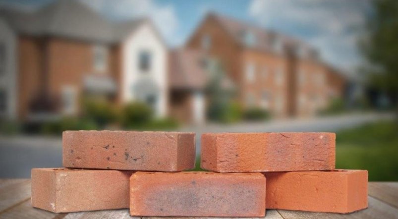 wienerbergeruk's tweet photo. We have launched five new facing #bricks from our #Ewhurst #factory, forming part of our extensive development programme to aid the 2018 #housing #market. Read more here: https://t.co/CVyxdA33ba #housingmarket https://t.co/c22gjv3F3Z