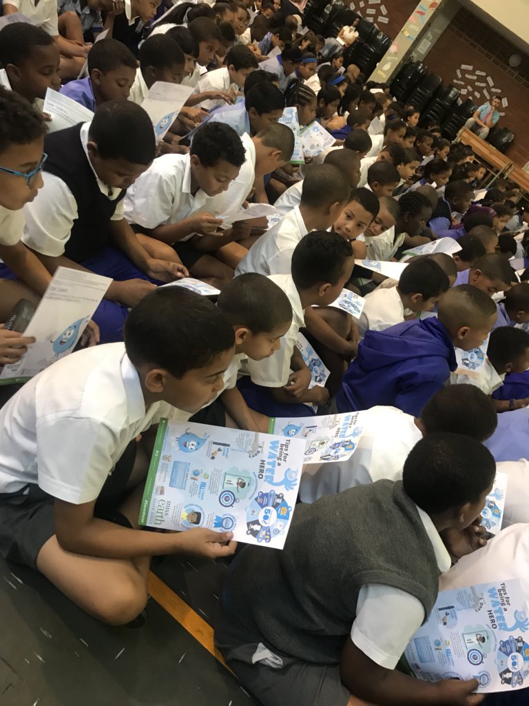 missearth_sa's tweet photo. The #WesfleurPrimarySchool Grade 4 and 5 learners have pledged to #SaveWater and be #WaterHeroes! #MissEarthSA #MissEarth2018 #SaveWater #CapeSaveWater #DefeatDayZero #EveryDropCounts https://t.co/AttWUPqlcs