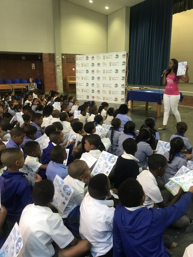 missearth_sa's tweet photo. The #WesfleurPrimarySchool Grade 4 and 5 learners have pledged to #SaveWater and be #WaterHeroes! #MissEarthSA #MissEarth2018 #SaveWater #CapeSaveWater #DefeatDayZero #EveryDropCounts https://t.co/AttWUPqlcs