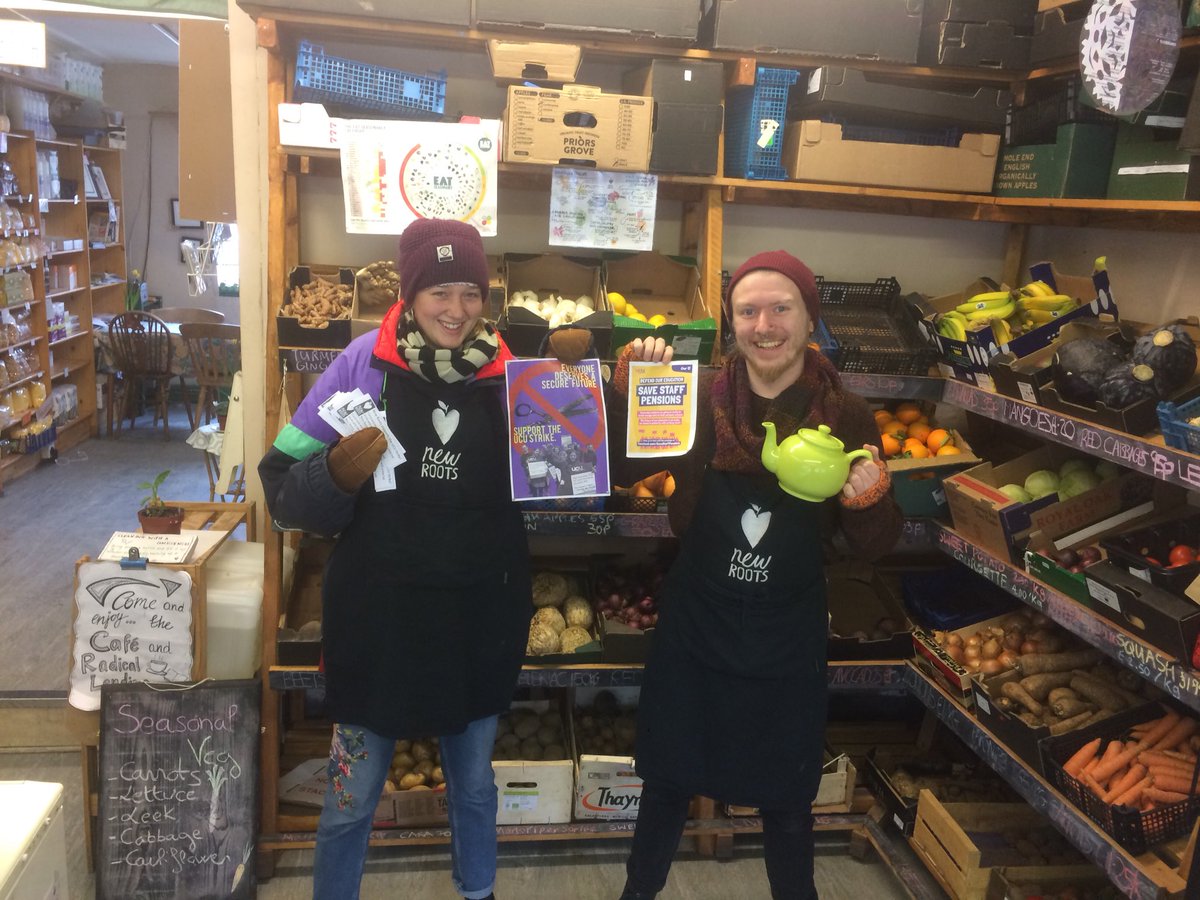 NewRootsShop's tweet photo. @eyeona Hey @eyeona ! Thanks for your message, we whole-heartedly support the @ucu #UCUStrike so we decided to boycott the event & instead a couple of us went out and offered vouchers for free hot drinks to those on the pickets :-) #FairTradeFortnight #ISupportFairtrade #JusticeForAll https://t.co/yGBHkSPaac