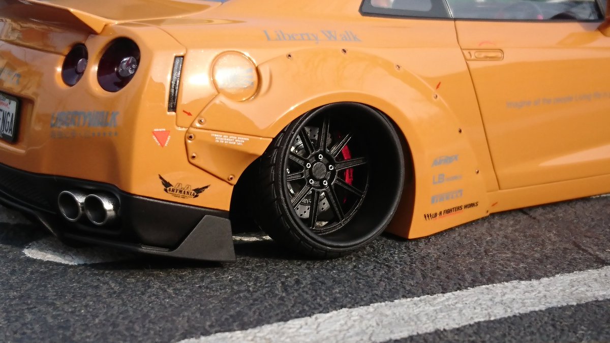 Gusoku130's tweet photo. リバティウォークR35GT‐RVer.2の模型が本日発売‼️
昨年にVer.1をVer.2仕様で仕上げました(GTウイング無し)
#lbwalk
#lbworks
#リバティウォーク
#アオシマ文化教材社
#マルカイ自動車模型製作所 https://t.co/u45kv7XgYW