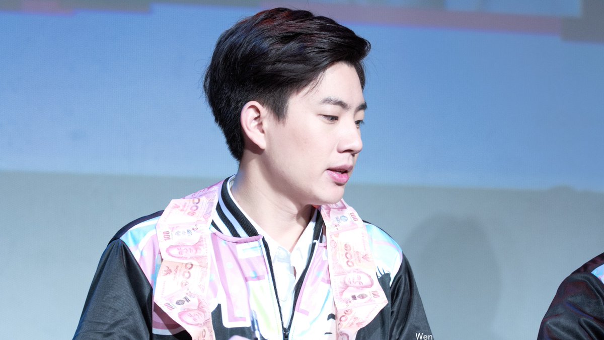 wen_0303's tweet photo. @off_tumcial  Missing you....😭😭😭😭
#OffGunLiveinManila 
#offgunfanmeetinginManila 
#BeMyValentineOffGun 
#offgun #tumcial #Gunatthaphan https://t.co/i2bKQfAlYA