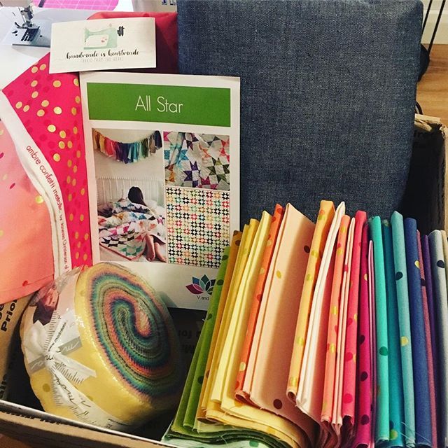 aoifecmcc's tweet photo. It’s Christmas over here😍Took forever to come but delighted to start my #allstarquilt by #vandco, thanks @handmadeisheartmade 💙💚💛🧡❤️💜 #ombreconfetti #sewallthethings #fabric #showmethemoda https://t.co/Gp4uFflgOF https://t.co/ofTk0ZeHbi
